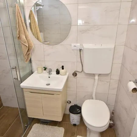 1 Apartment